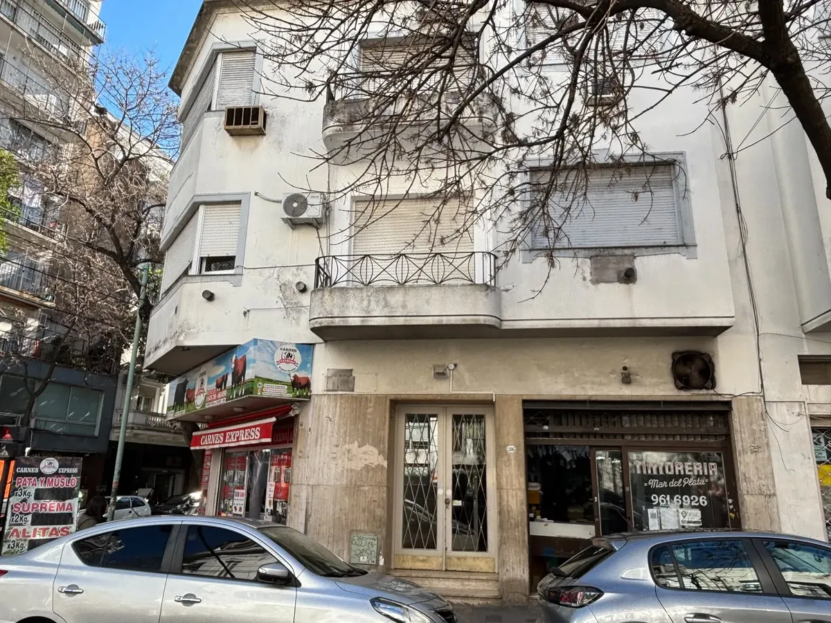 2 ambientes con balcón al frente
