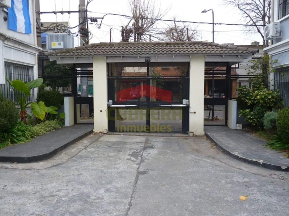 Duplex com pátio e vaga