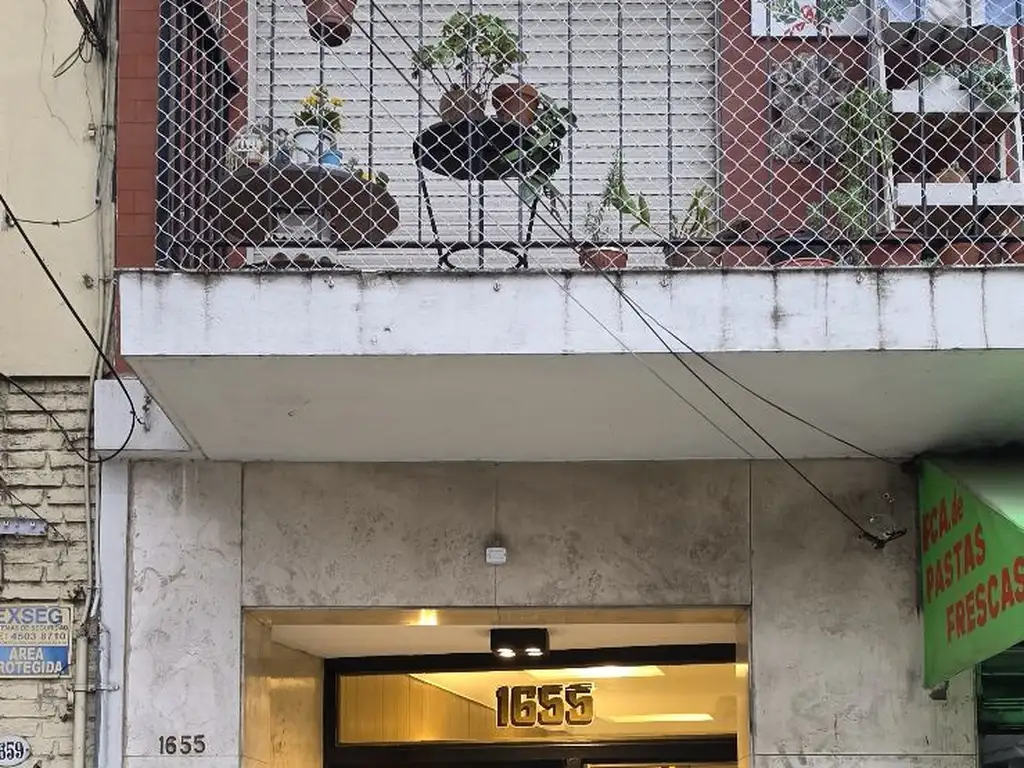 2 ambientes lateral con ascensor