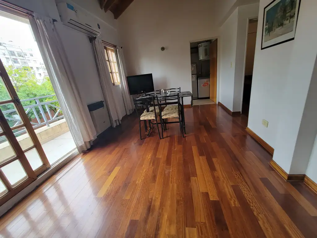 Departamento amueblado con balcón