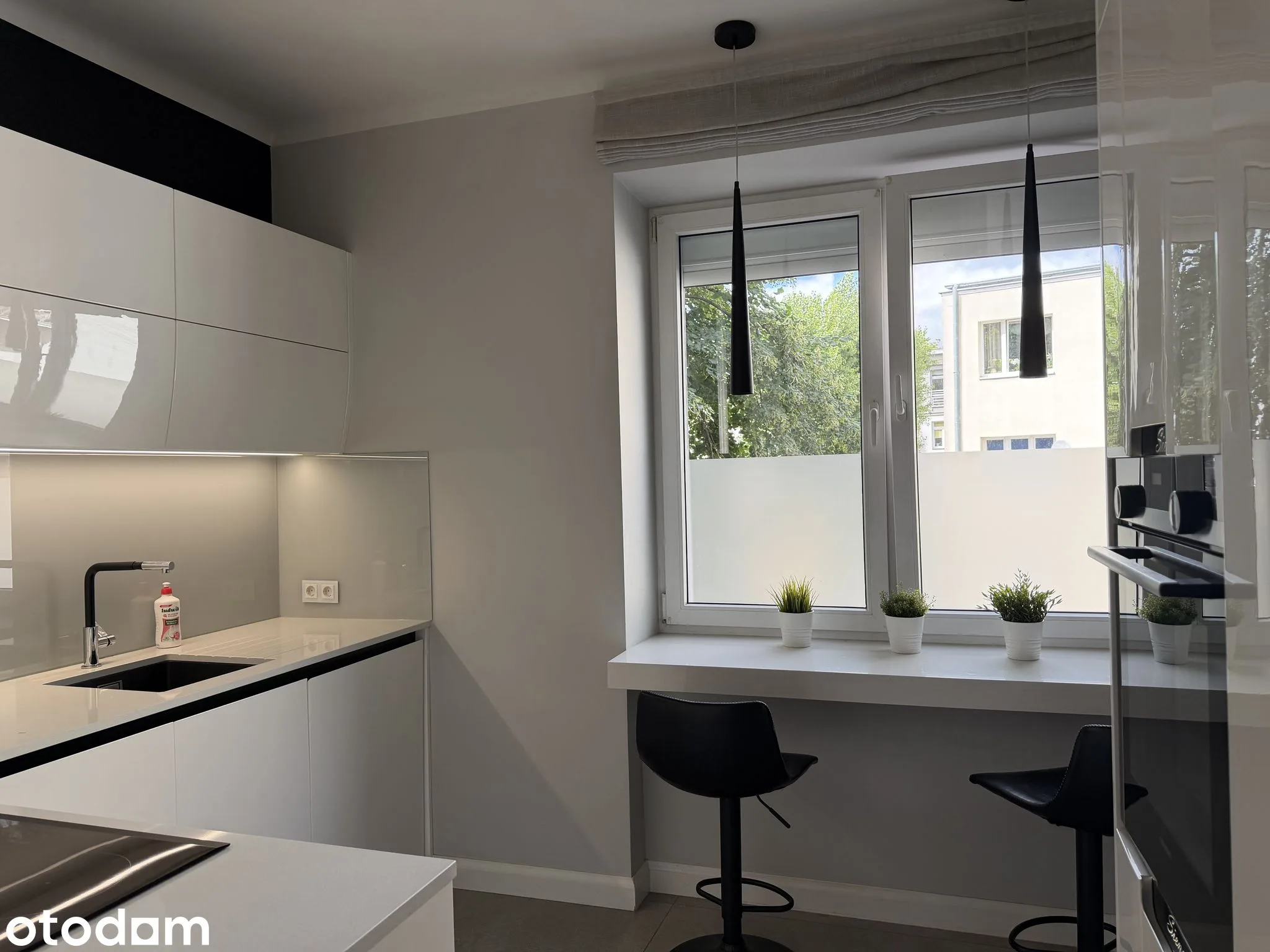 Klimatyczny apartament z oddzielną kuchnia obok metra na Żoliborzu