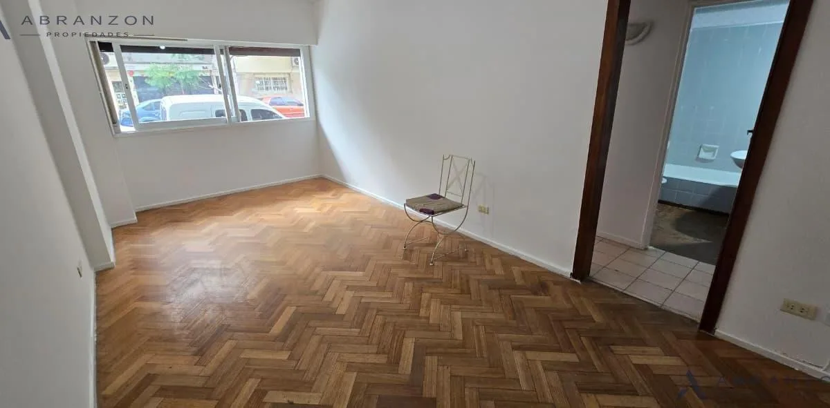 Frente con patio en Caballito