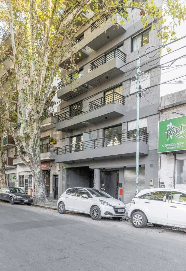 Monoambiente amueblado con balcón