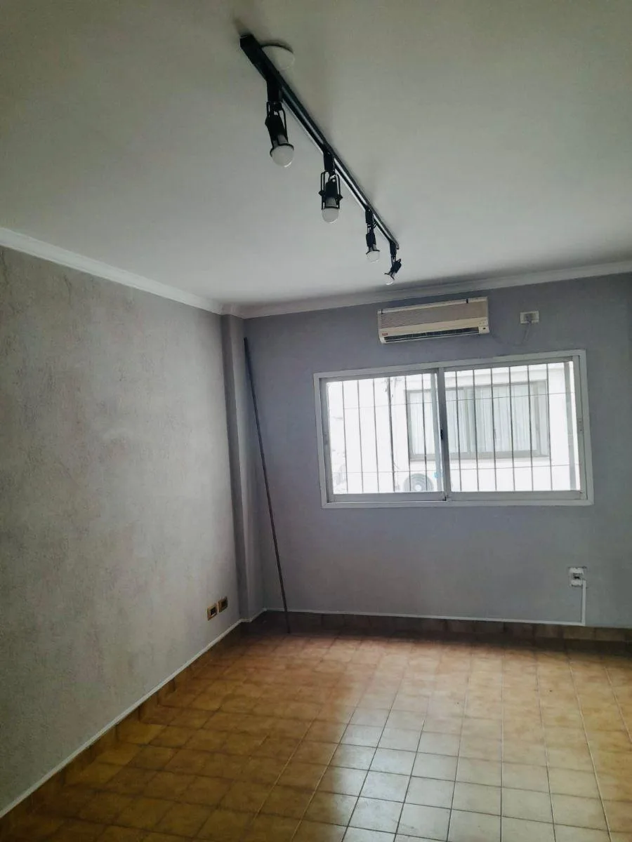Departamento con balcón cerrado