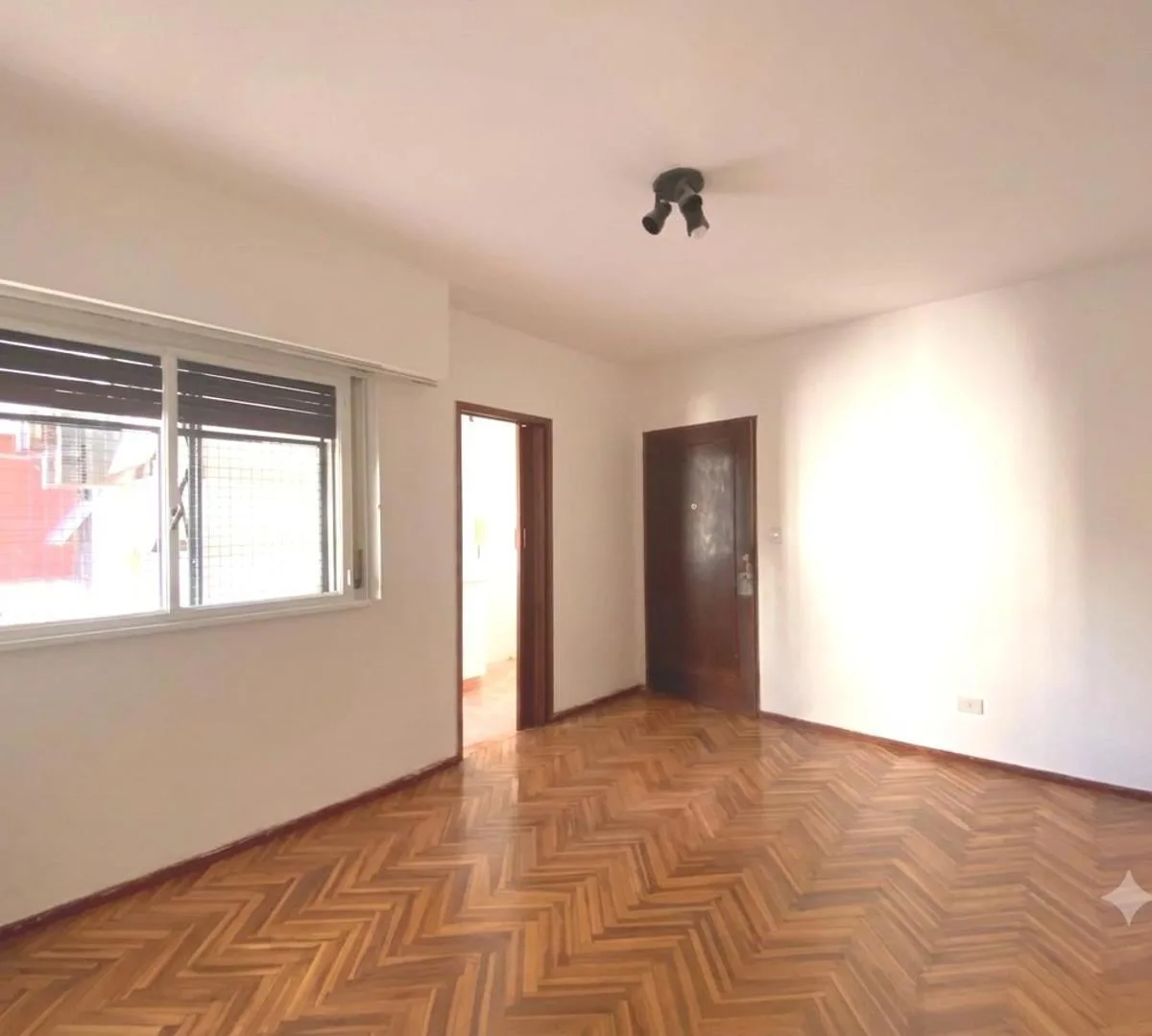 Listing: 1 bedroom, Almagro