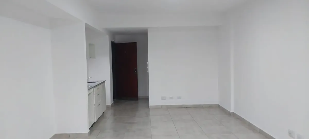 Estudio 5to piso con balcón