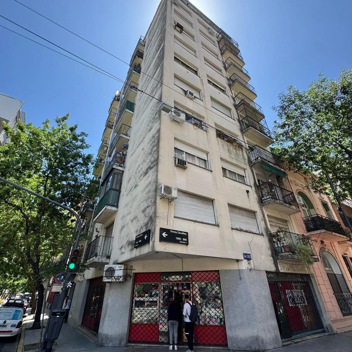 3 ambientes con balcón al frente