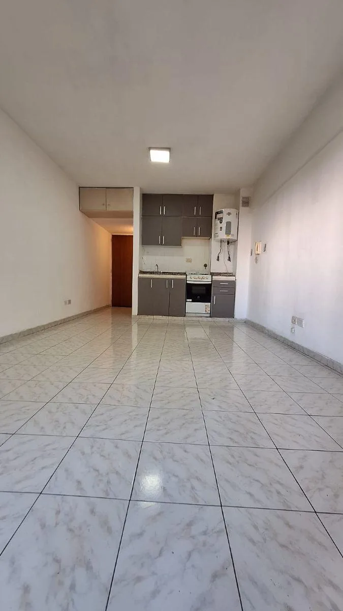 Monoambiente con balcón