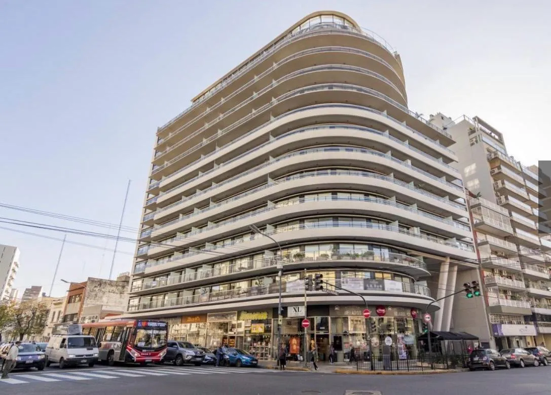 Monoambiente amoblado con balcón