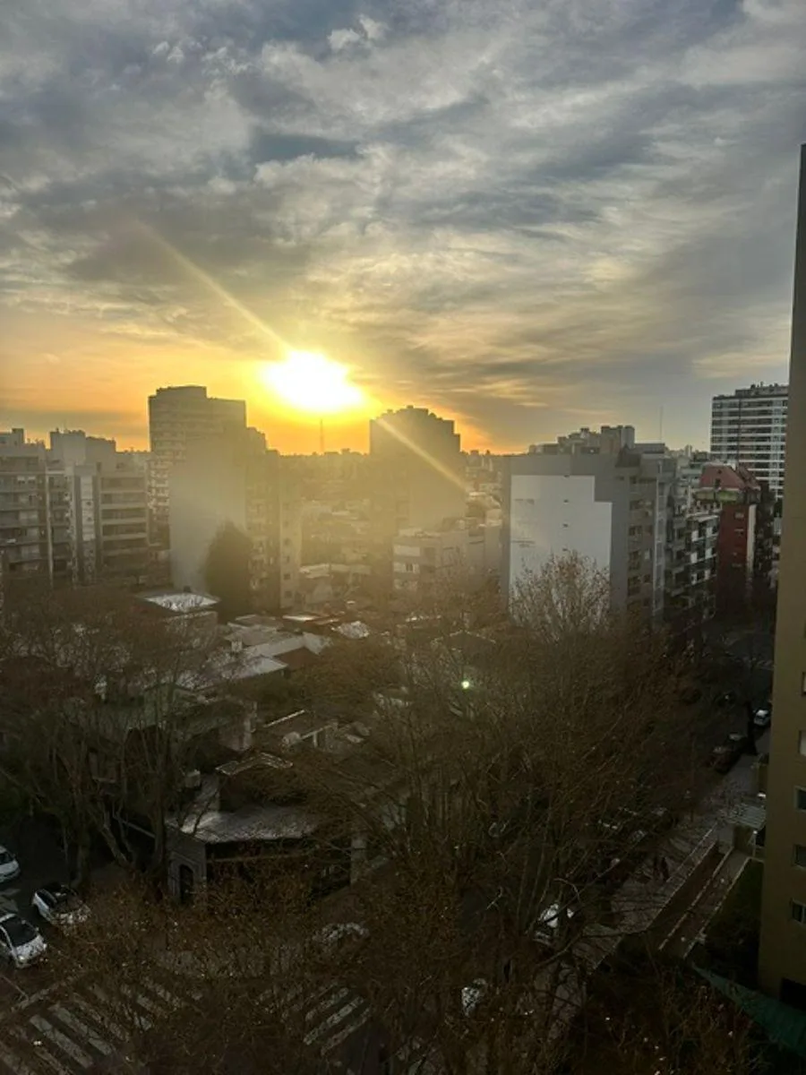 Departamento al frente con balcón