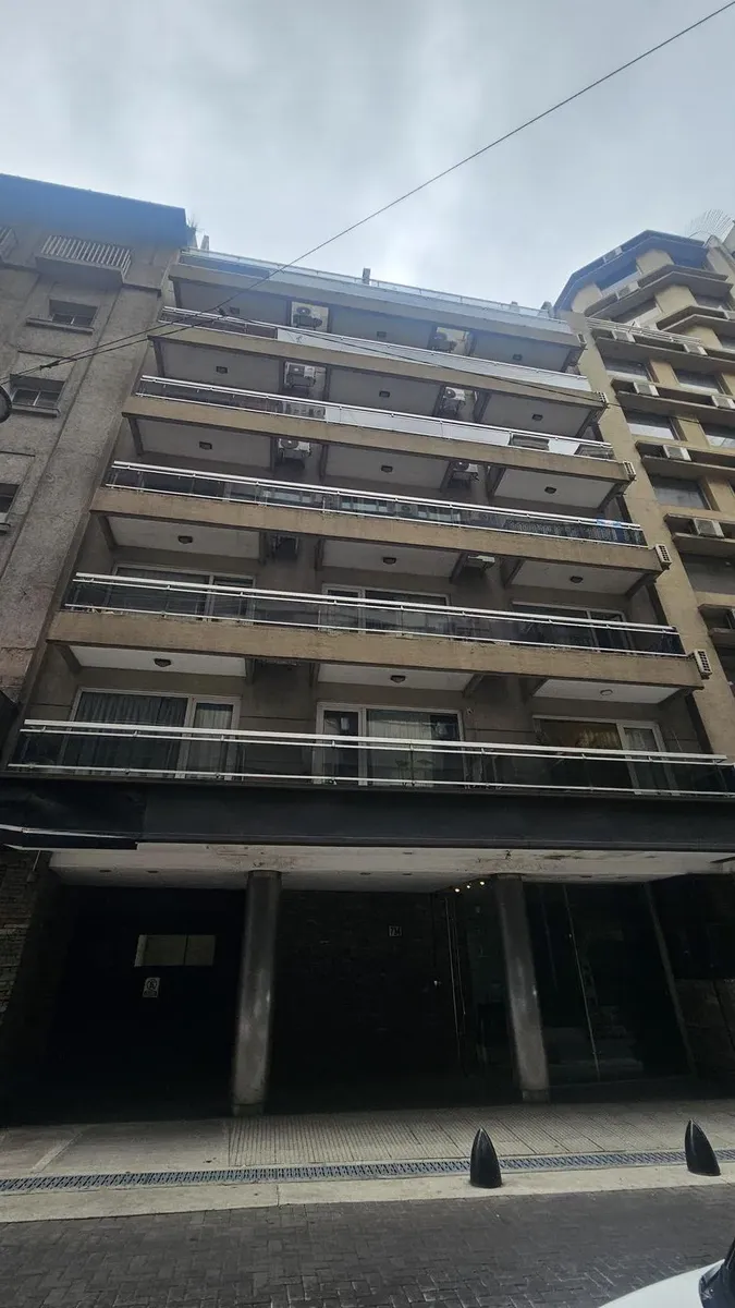 Monoambiente con balcón