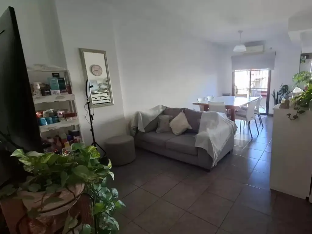 Departamento con balcón al frente