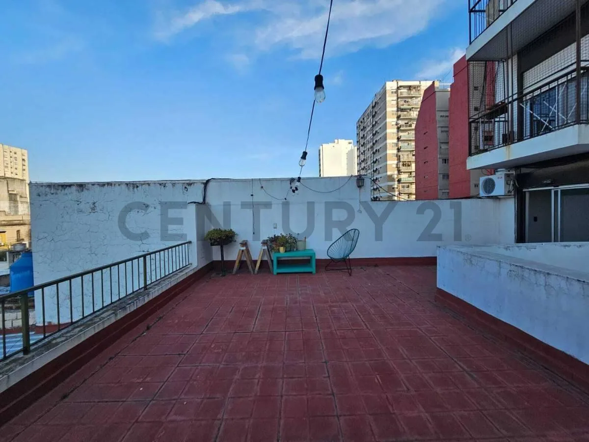 2 ambientes con patio amplio