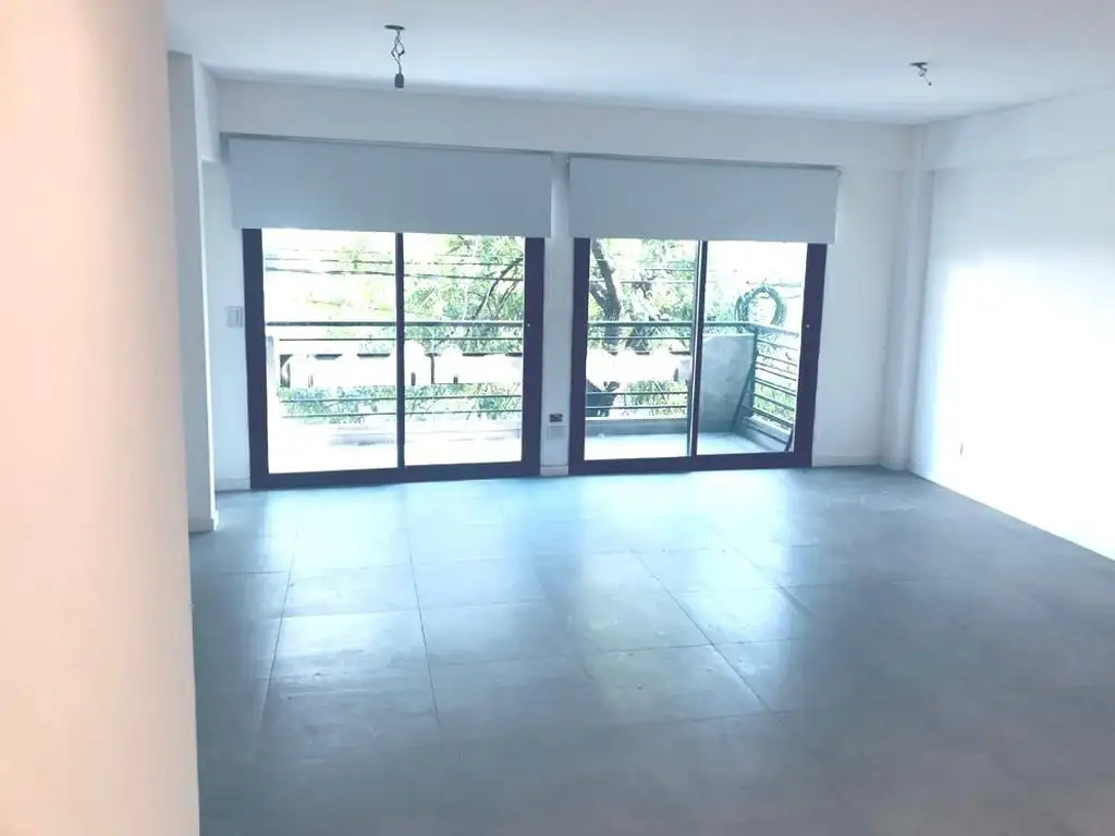 Loft monoambiente con balcón terraza