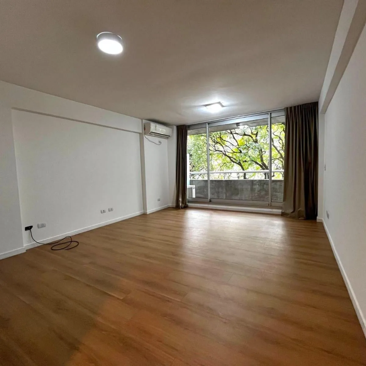Monoambiente con gran balcón