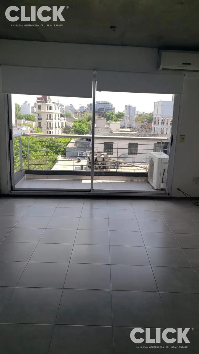 Monoambiente al frente con balcón