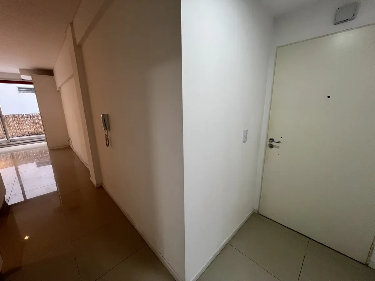 Monoambiente con balcón y pileta