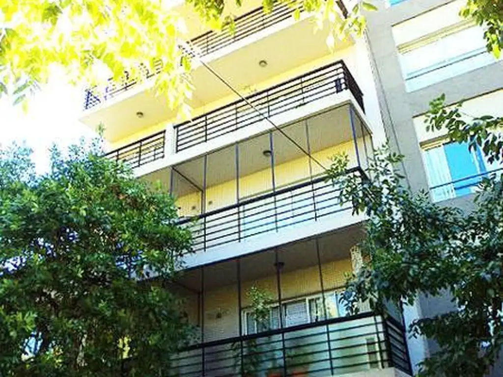 Monoambiente con patio en Coghlan