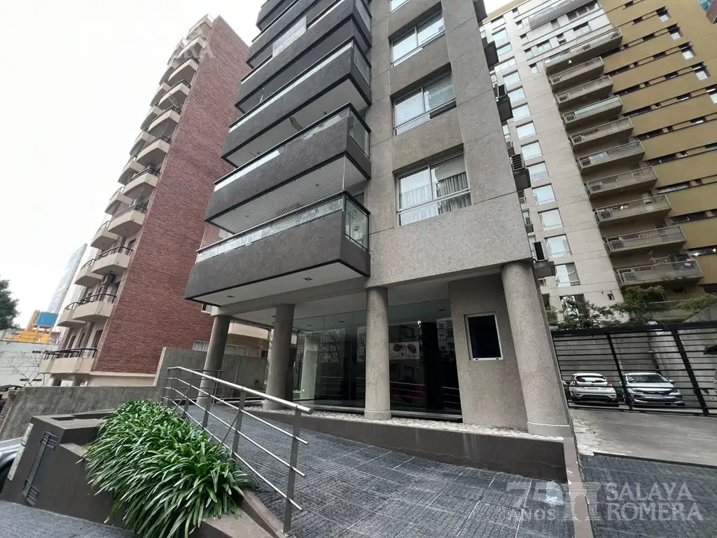 Departamento con balcón corrido en Olivos
