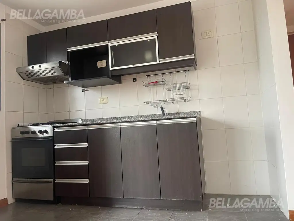2 ambientes con balcón y cochera