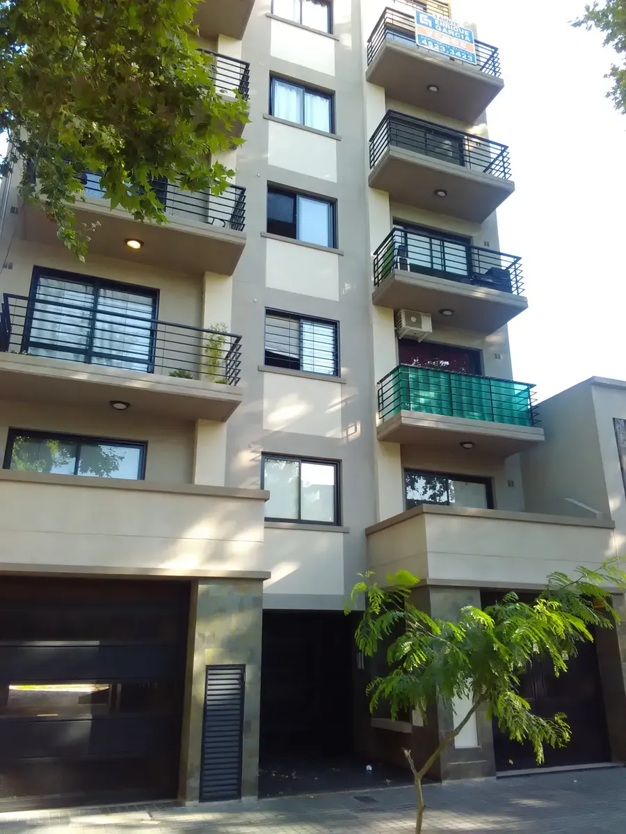 Monoambiente amoblado con balcón