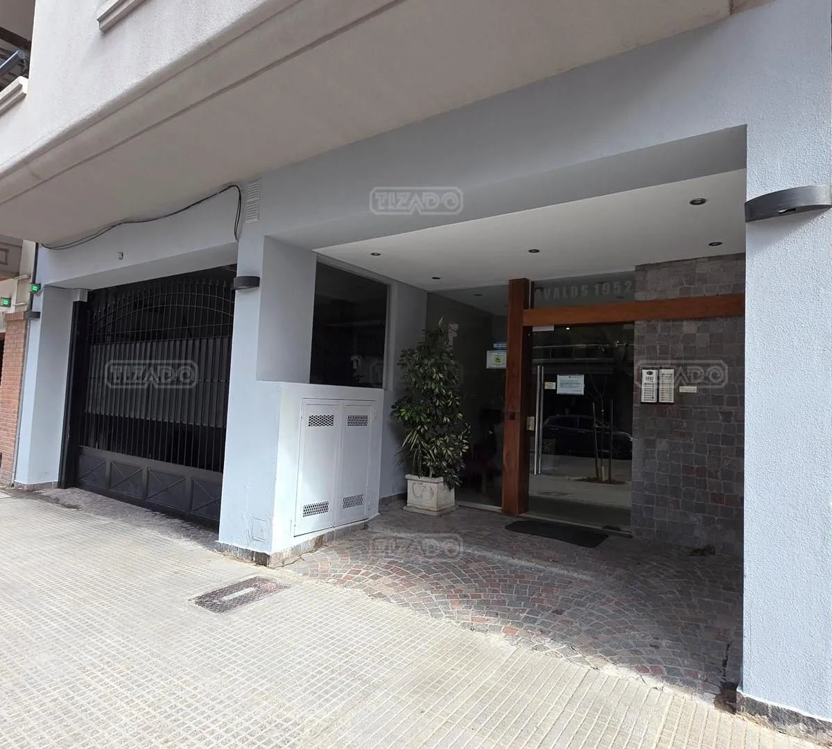 2 ambientes con balcón corrido