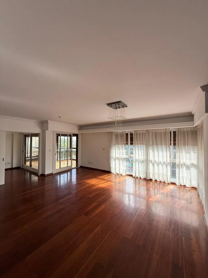 Departamento con balcón techado