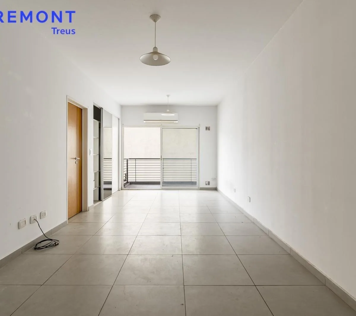 Monoambiente con balcón