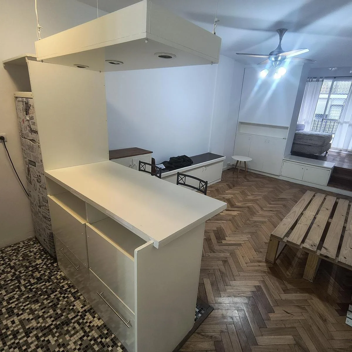 Studio com varanda e ar-condicionado