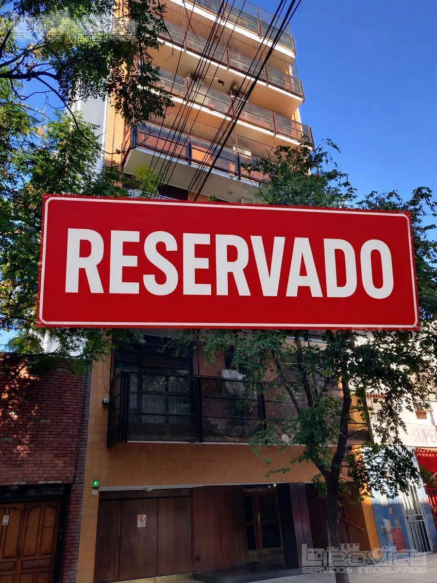 3 ambientes al frente con balcón