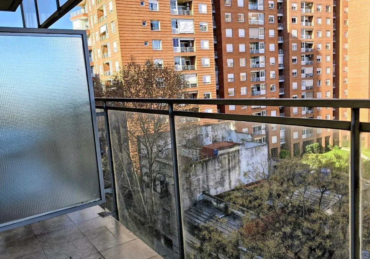 Monoambiente con balcón y SUM