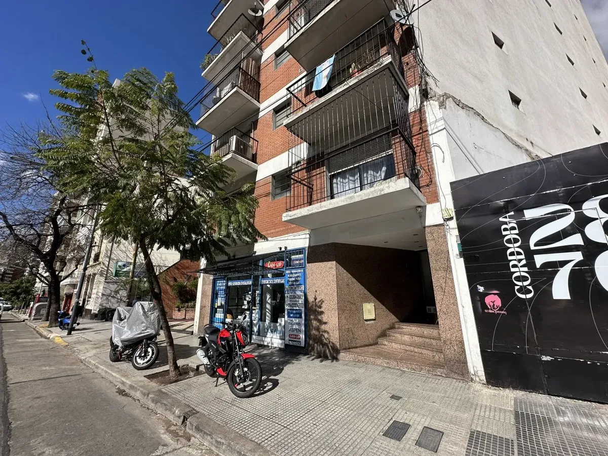 Monoambiente con balcón en Balvanera