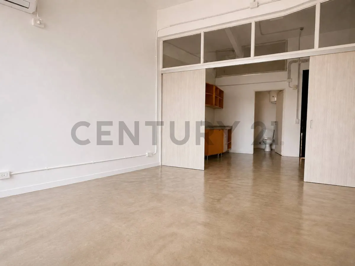 Monoambiente industrial con doble altura