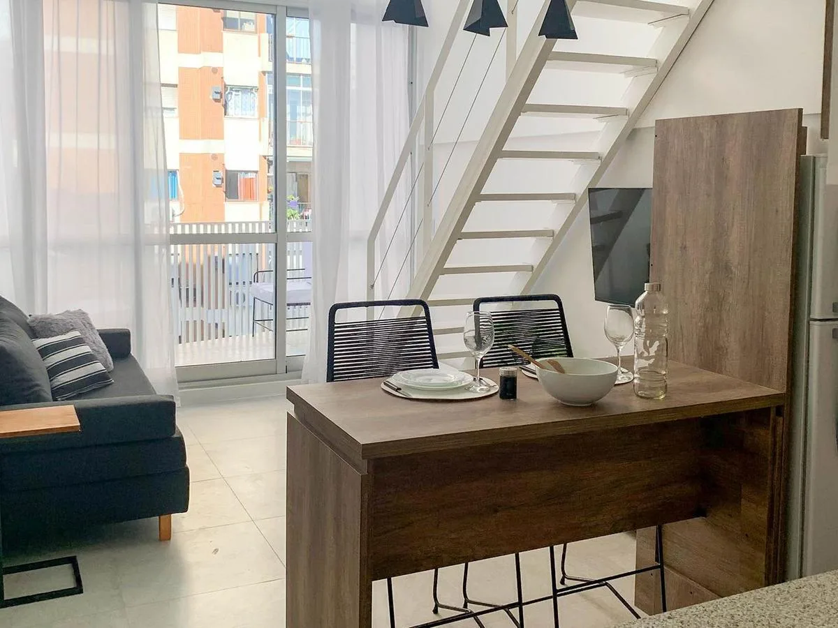 Tríplex con terraza y balcón