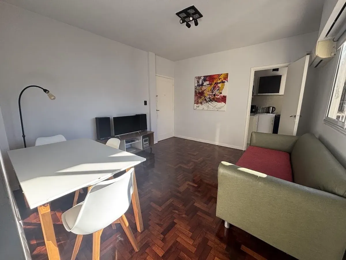 Departamento amoblado con balcón