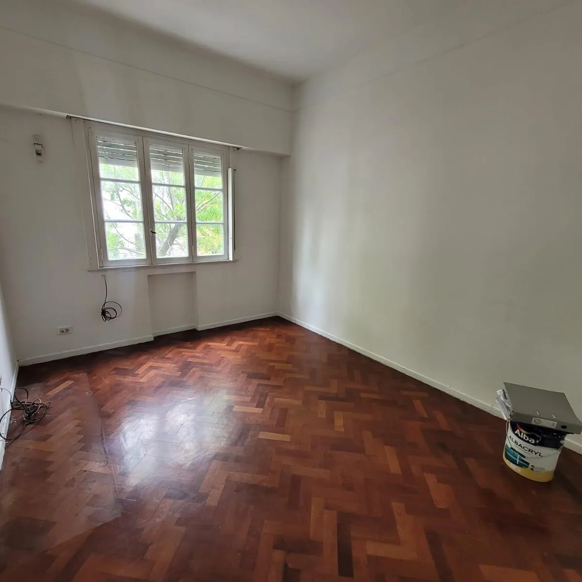 Departamento al frente con balcón