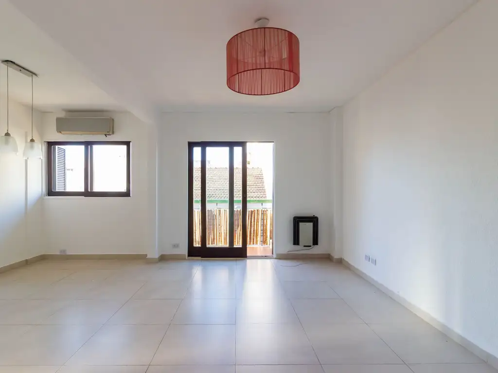 Departamento en La Lucila con balcón