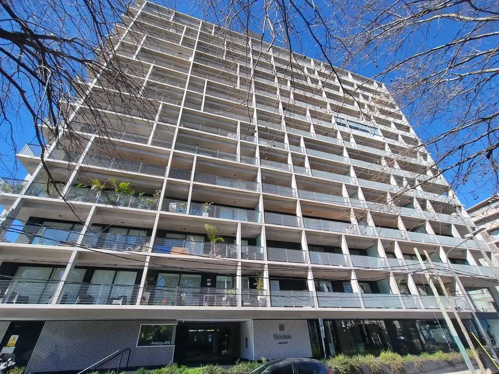 Departamento con balcón y cochera
