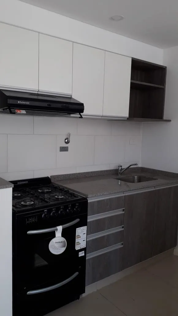 Monoambiente frente con balcón