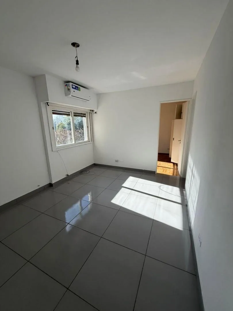 2 ambientes luminosos con cochera móvil