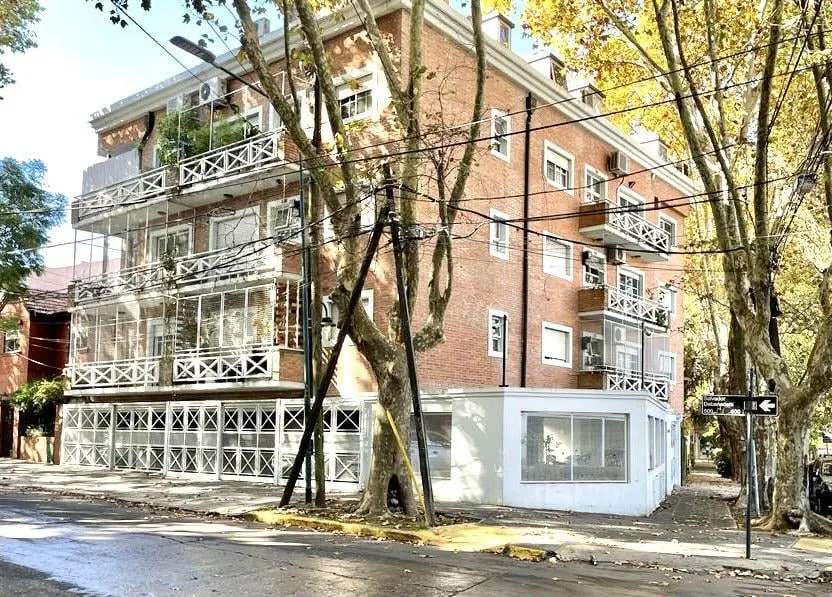 Departamento Muy Luminoso Con Cochera Fija Cubierta