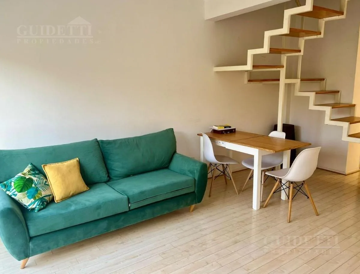Dúplex con cochera y balcón