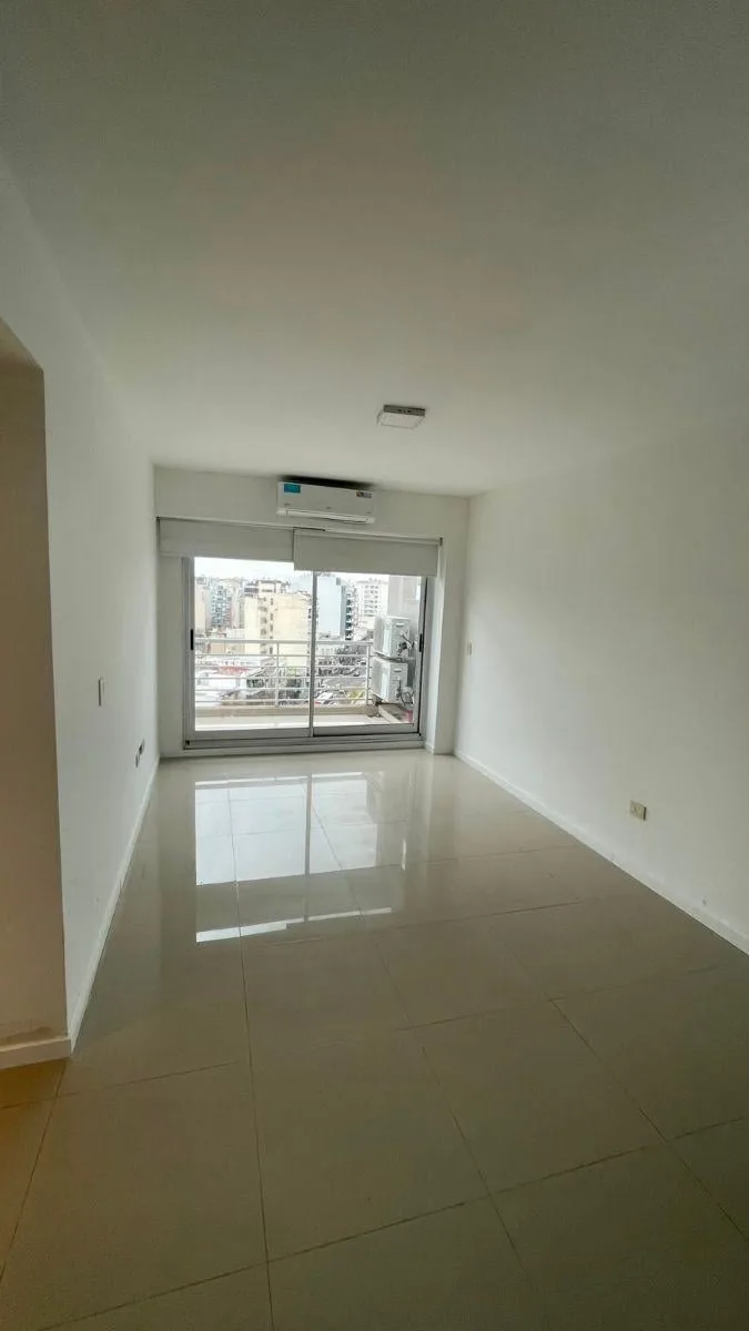 Precioso 2 Ambientes con Balcon - Vista Totalmebnte Abierta! Apto Profesional