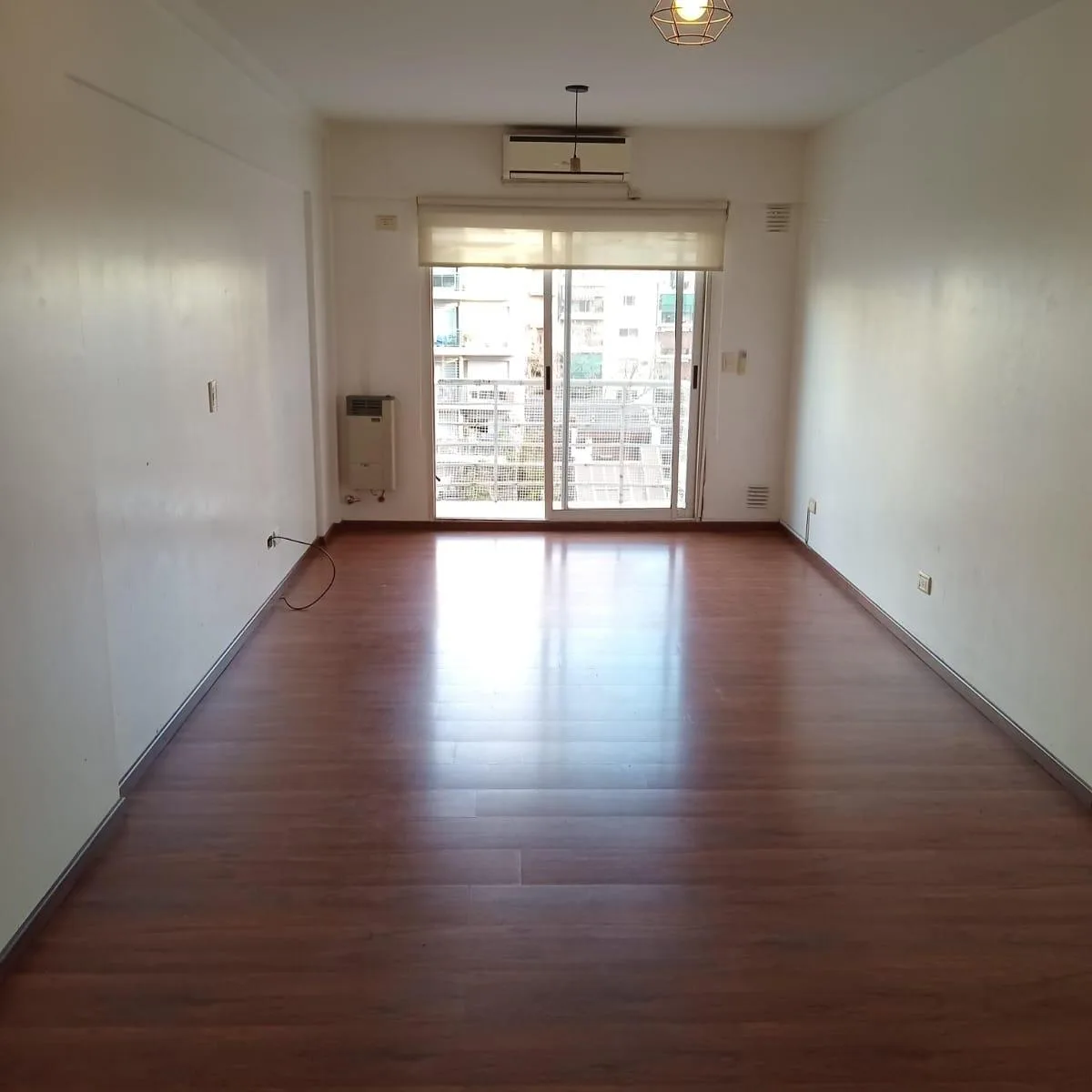 Monoambiente con balcón y pileta