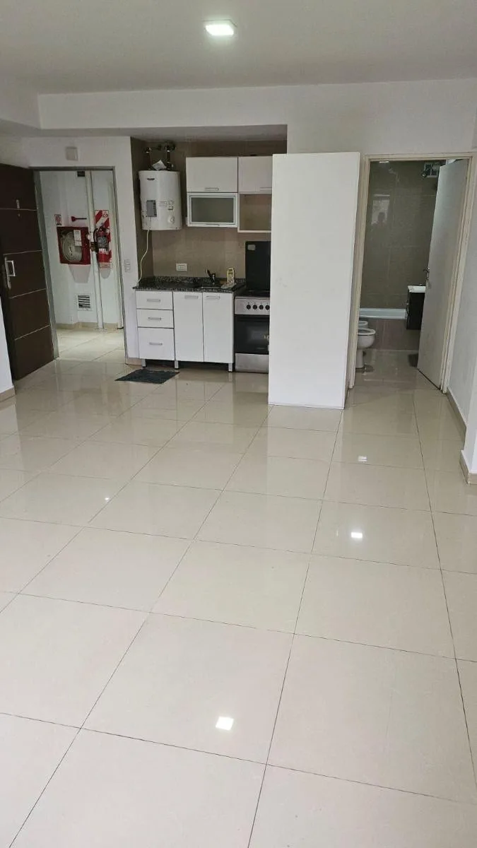 Monoambiente con balcón y aire