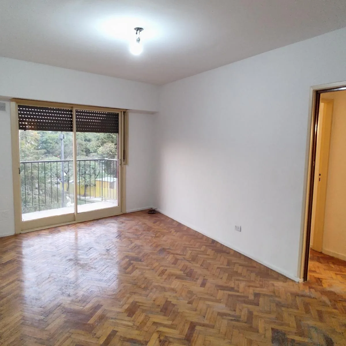 Departamento con balcón a Plaza España