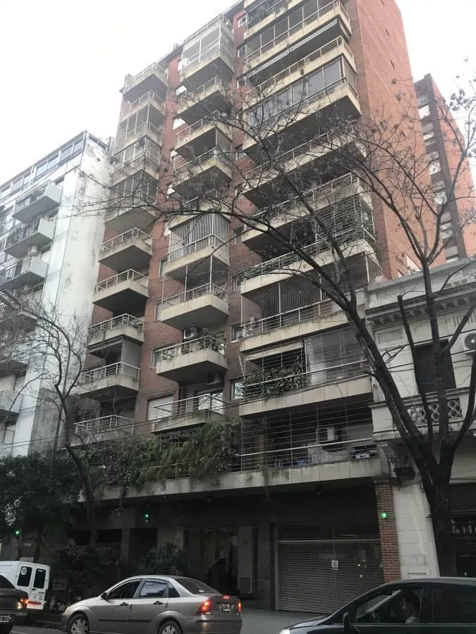 Departamento contrafrente con balcón