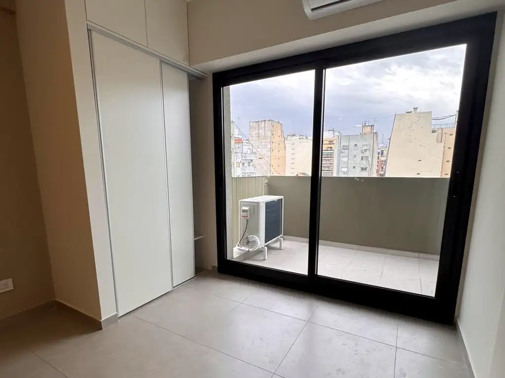 Monoambiente con balcón norte