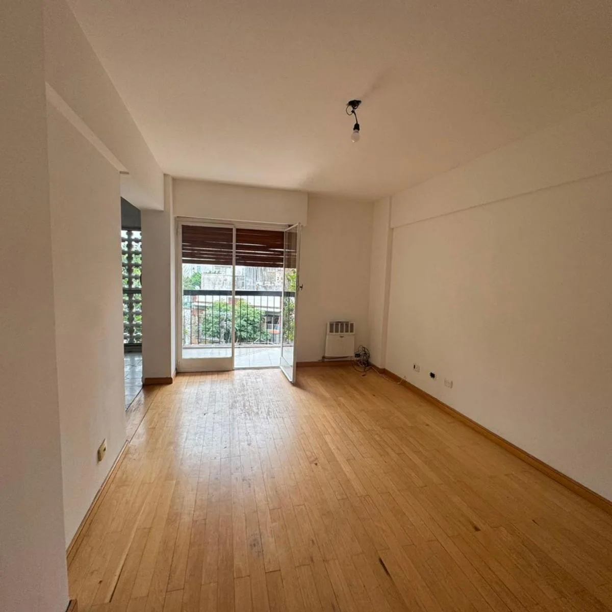 3 ambientes con balcón y jardín
