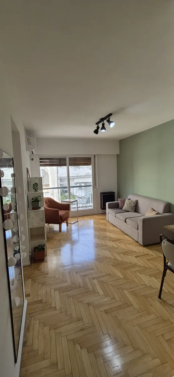 Departamento amoblado con balcón
